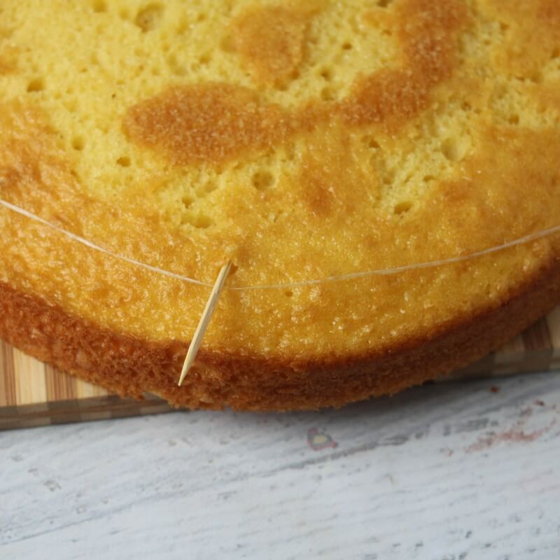 how-to-cut-a-cake-with-floss