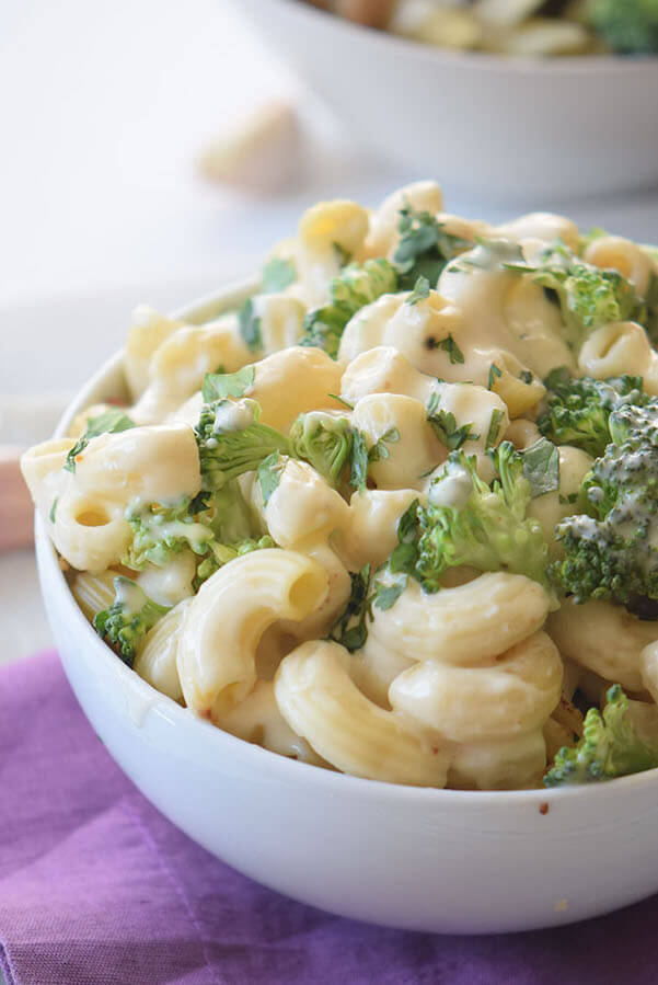 A kid-friendly (and healthier) version of an Italian food classic! This Homemade Gluten Free Broccoli Alfredo will be a new family favorite dinner!
