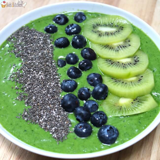 “Superfood” Jungle Green Smoothie Bowl