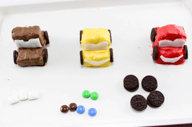 These clever Cars Rice Krispie Treats will be a hit with your little race car driver! Cute kid-made dessert perfect for movie night or birthday party.