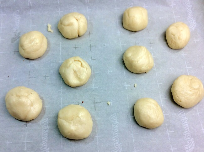 Balls of cookie dough on baking sheet
