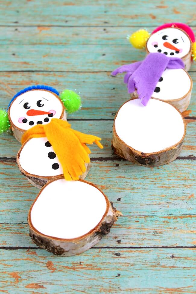 These rustic wood slice snowman ornaments are adorable kid-made decorations or Christmas gifts! Durable and made to last for years to come.