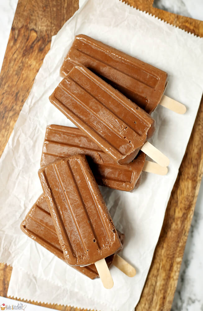 So rich and creamy and chocolate-y, these Avocado Fudgesicles are the too-good-to-be-true treat of the summer! Only 5 simple, natural ingredients needed.